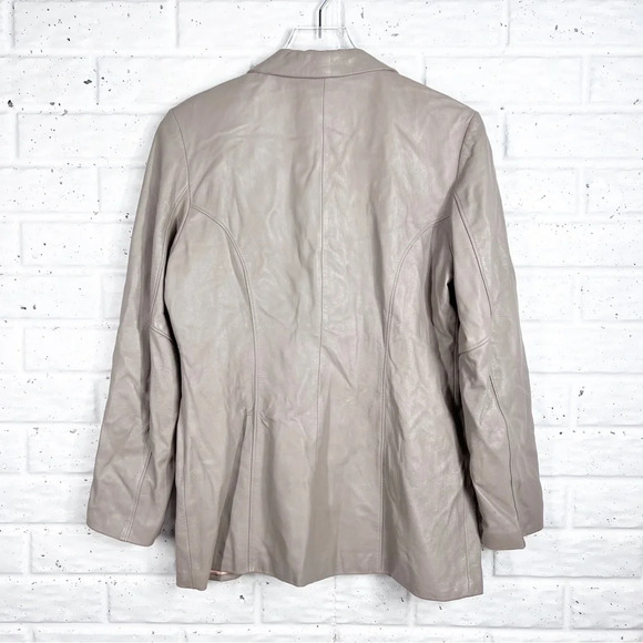 VINTAGE “REAL LEATHER” Smooth Light tan Leather Coat Size Medium Covered Buttons - Picture 6 of 9